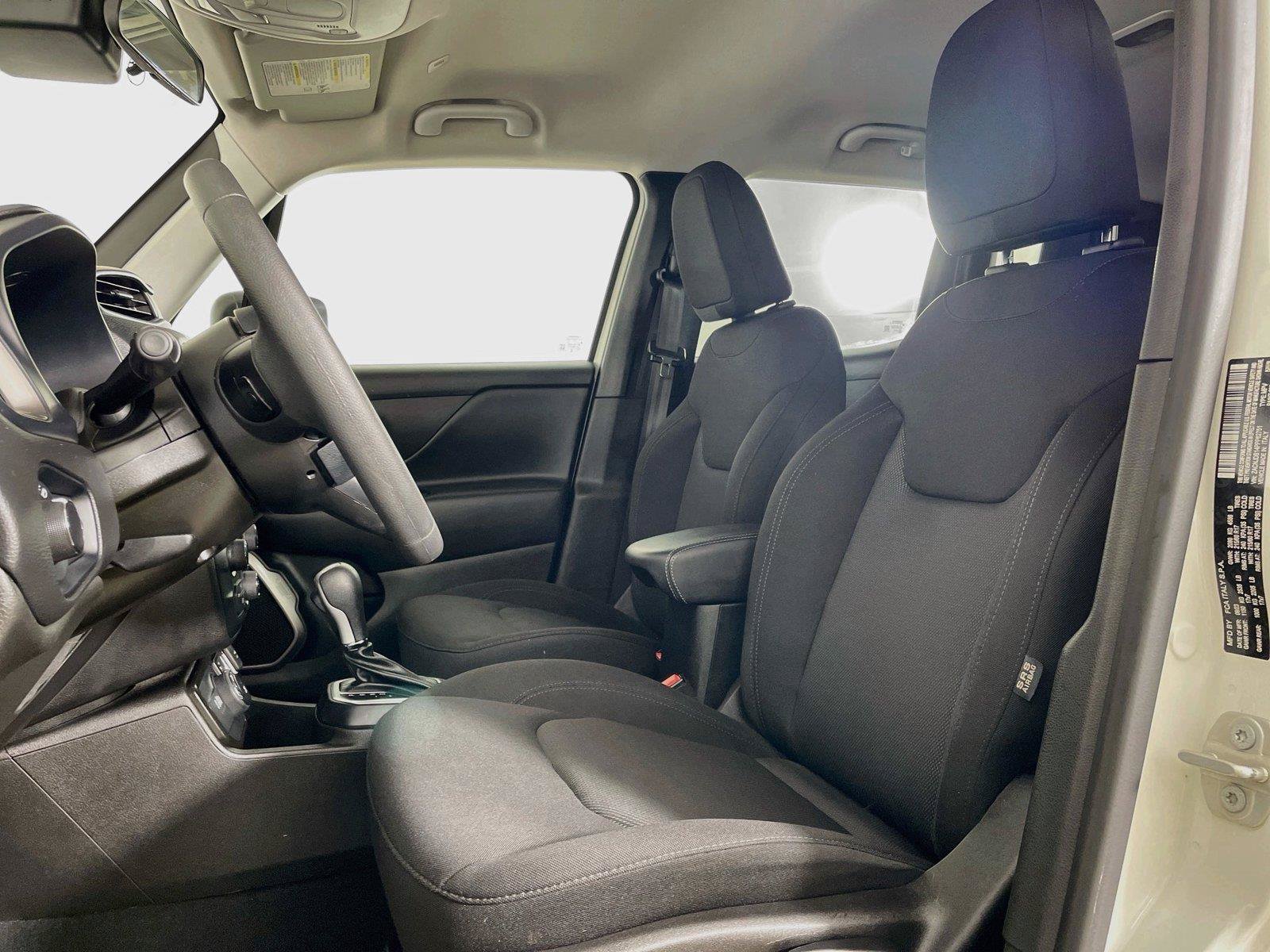 Used 2023 Jeep Renegade Latitude AWD/4WD image 5