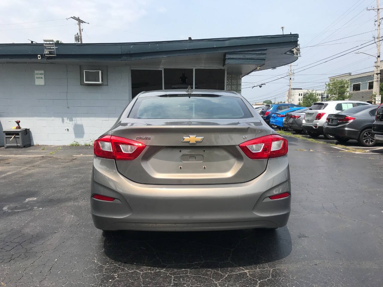 Used 2017 Chevrolet Cruze LT FWD image 6