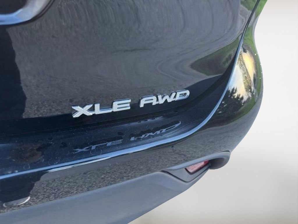 Used 2023 Toyota Highlander XLE AWD/4WD image 46