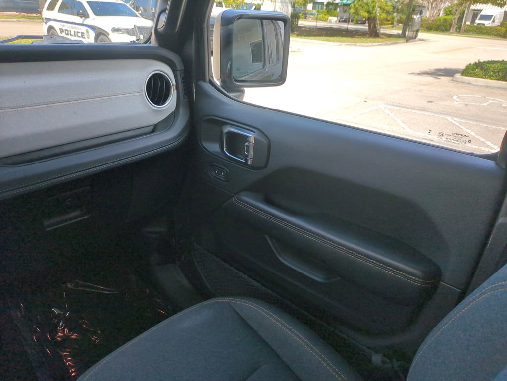 Used 2025 Jeep Wrangler Sahara 4xe image 19