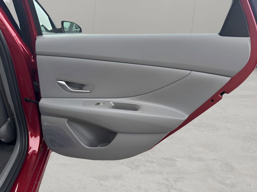 Used 2025 Hyundai Elantra SE FWD image 9