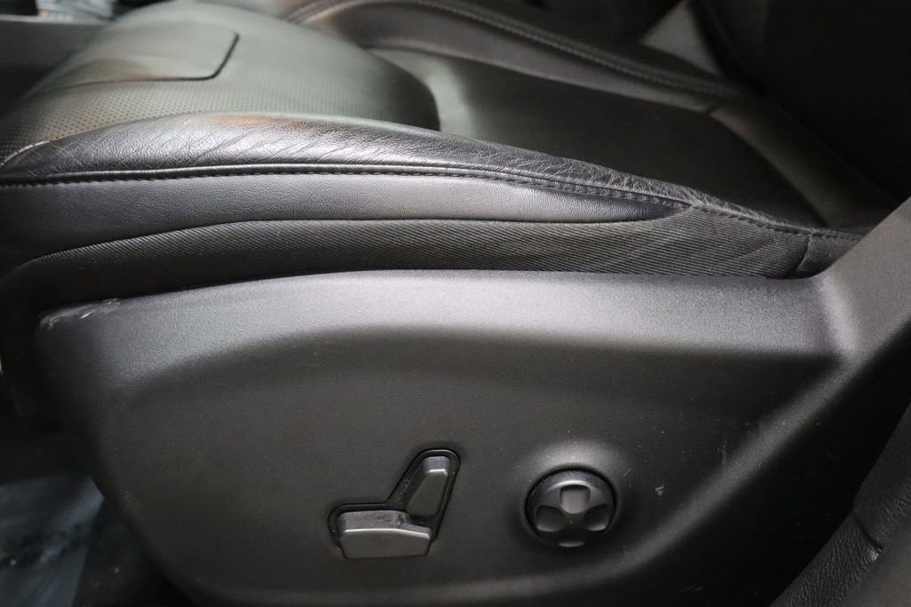 Used 2021 Jeep Cherokee Latitude Lux w/ Comfort/Convenience Group image 19