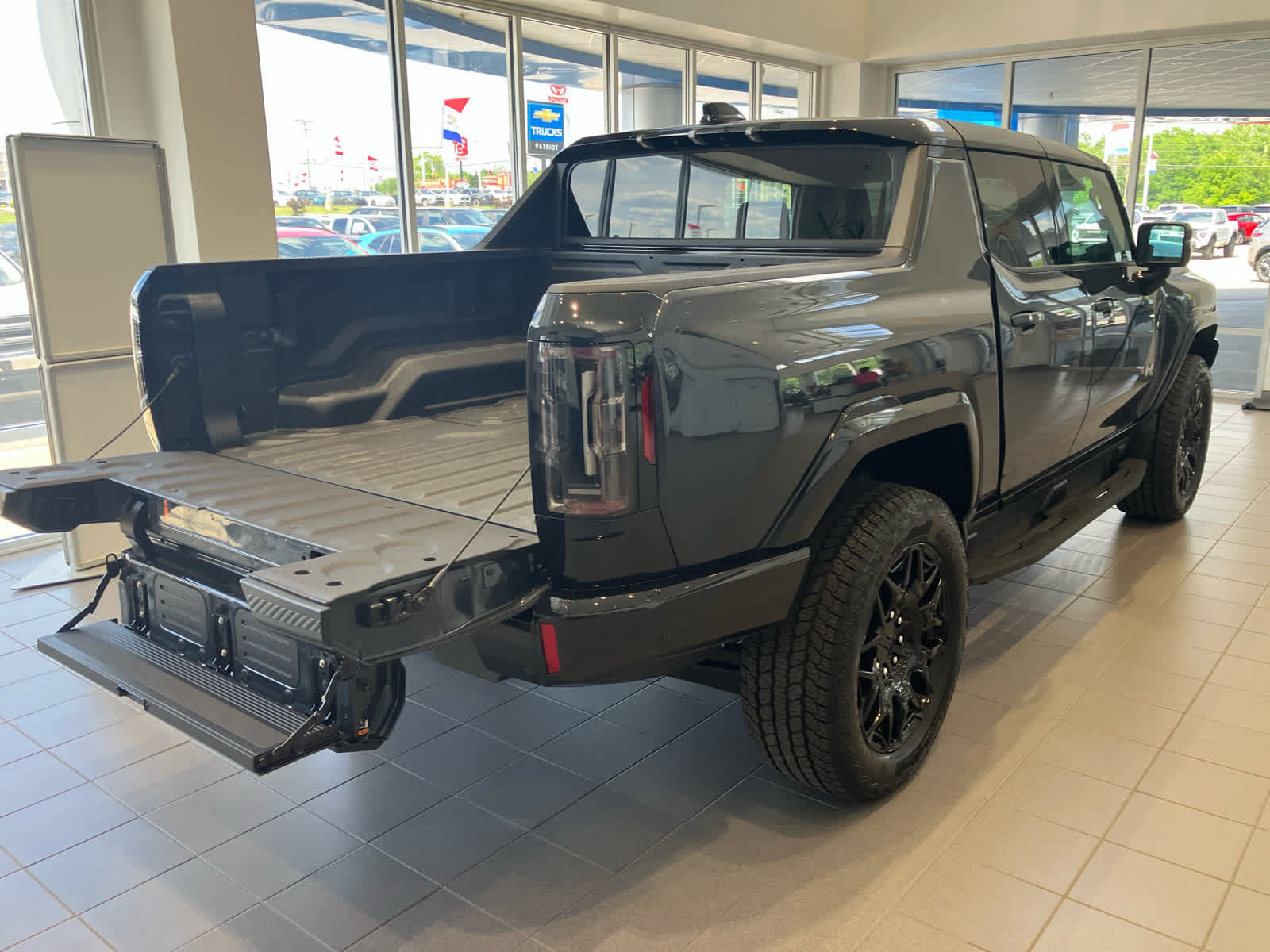 New 2026 GMC Hummer EV 4x4 Crew Cab image 5
