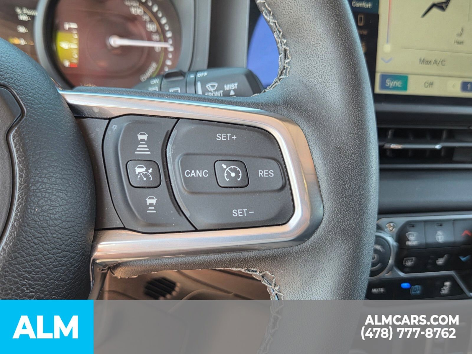 Used 2025 Jeep Wrangler Unlimited Sahara AWD/4WD image 32