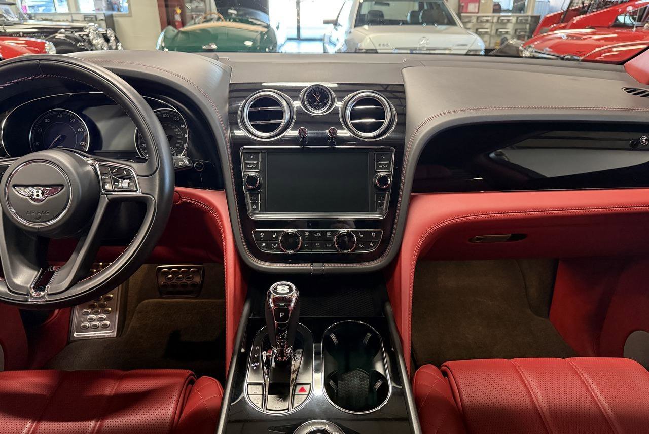 Used 2018 Bentley Bentayga image 98