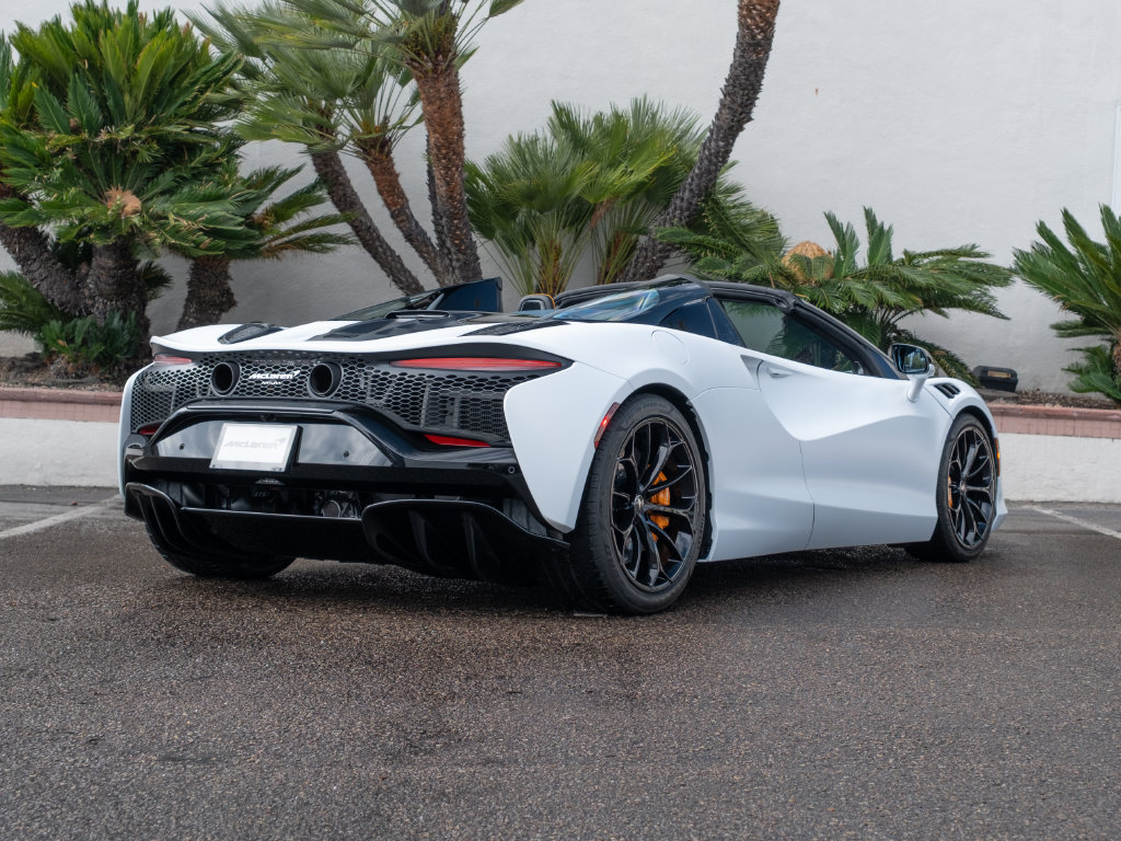 Used 2025 McLaren Artura Spider RWD image 4