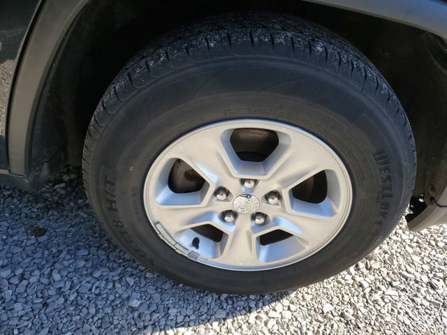 Used 2014 Jeep Grand Cherokee Laredo w/ Security & Convenience Group image 7