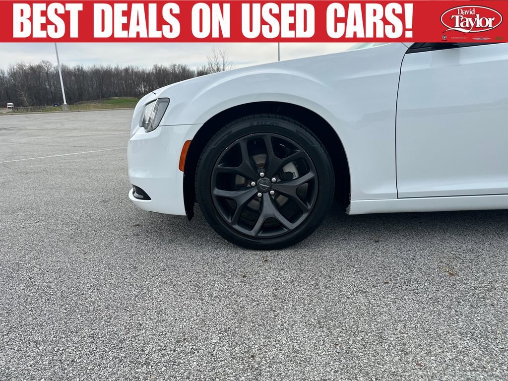 Used 2021 Chrysler 300 Touring w/ Sport Appearance Package RWD image 19