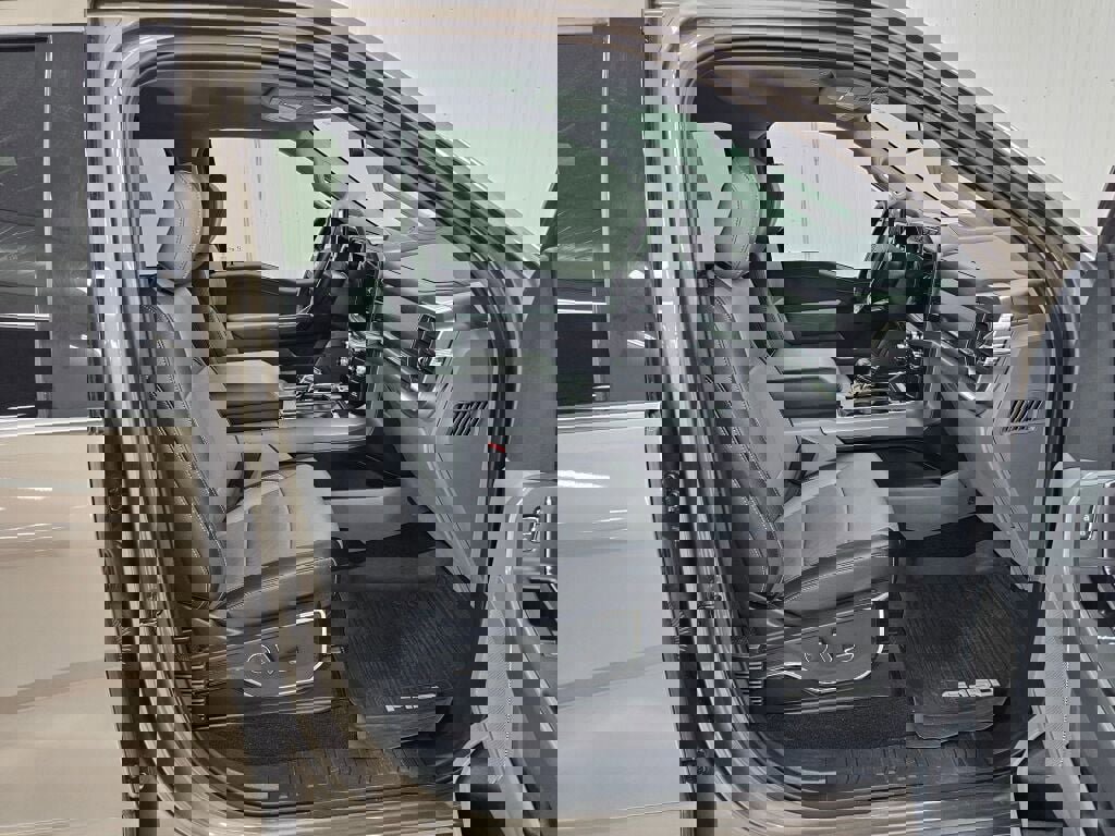 Used 2022 Ford F150 Lariat w/ Equipment Group 502A High image 8