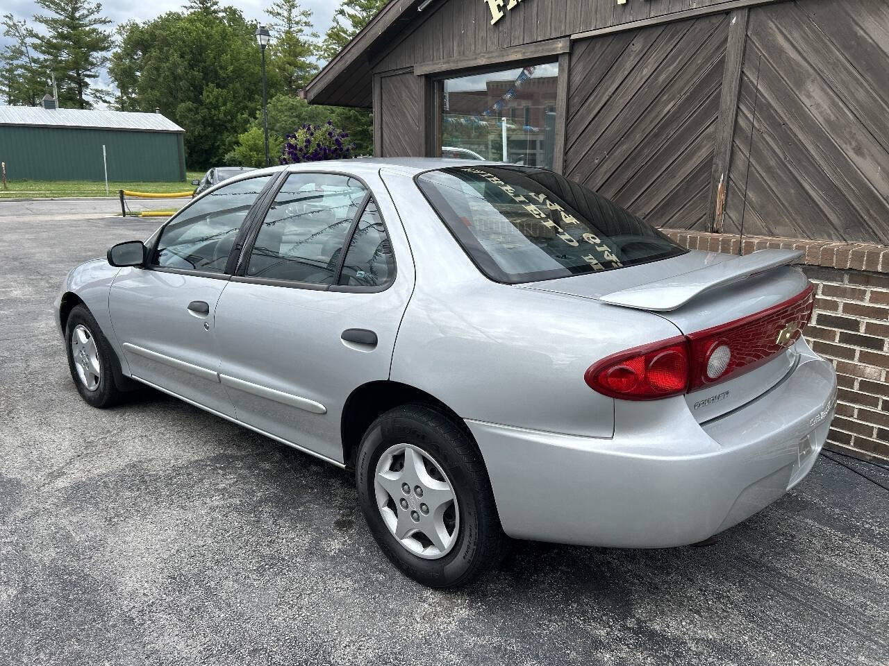 Used 2004 Chevrolet Cavalier Sedan w/ Preferred Equipment Group FWD image 2