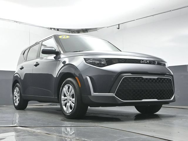 Used 2025 Kia Soul LX FWD image 32