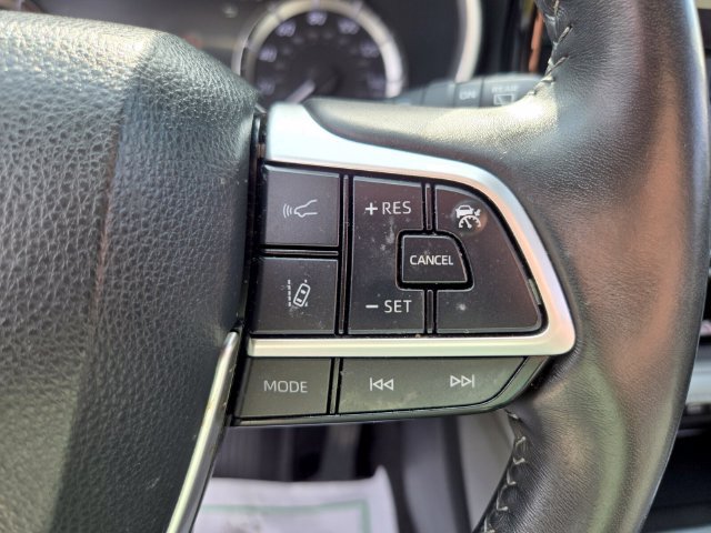 Used 2023 Toyota Highlander XLE FWD image 33