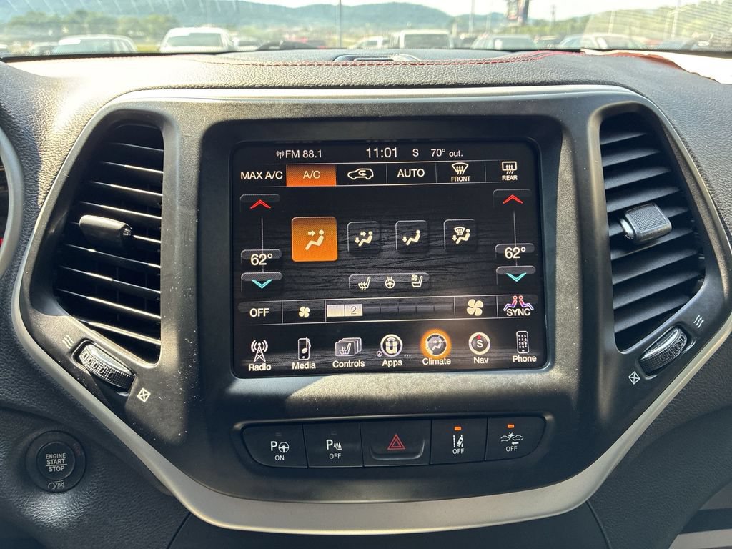 Used 2017 Jeep Cherokee Trailhawk AWD/4WD image 19