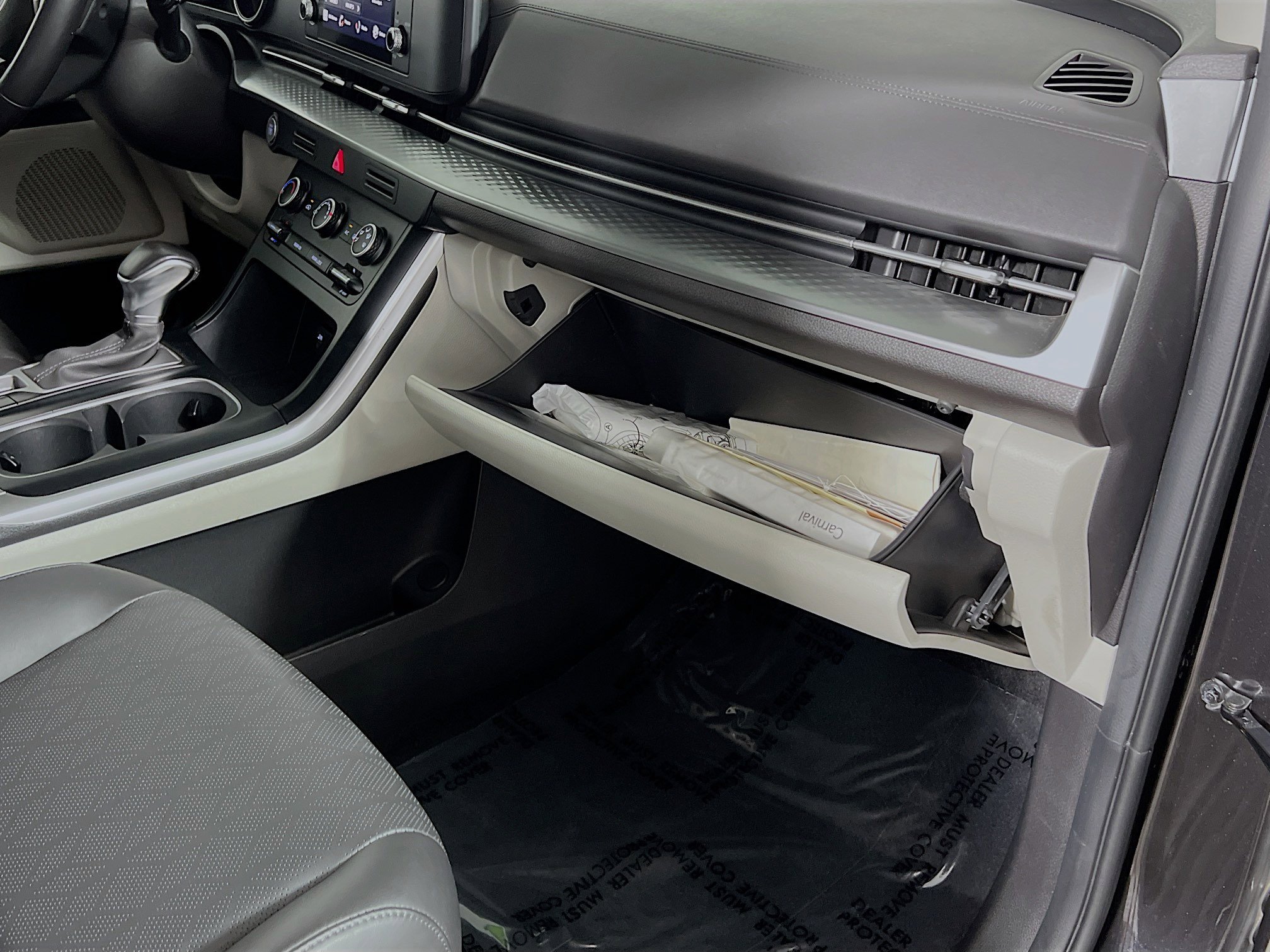 Used 2024 Kia Carnival LX image 35