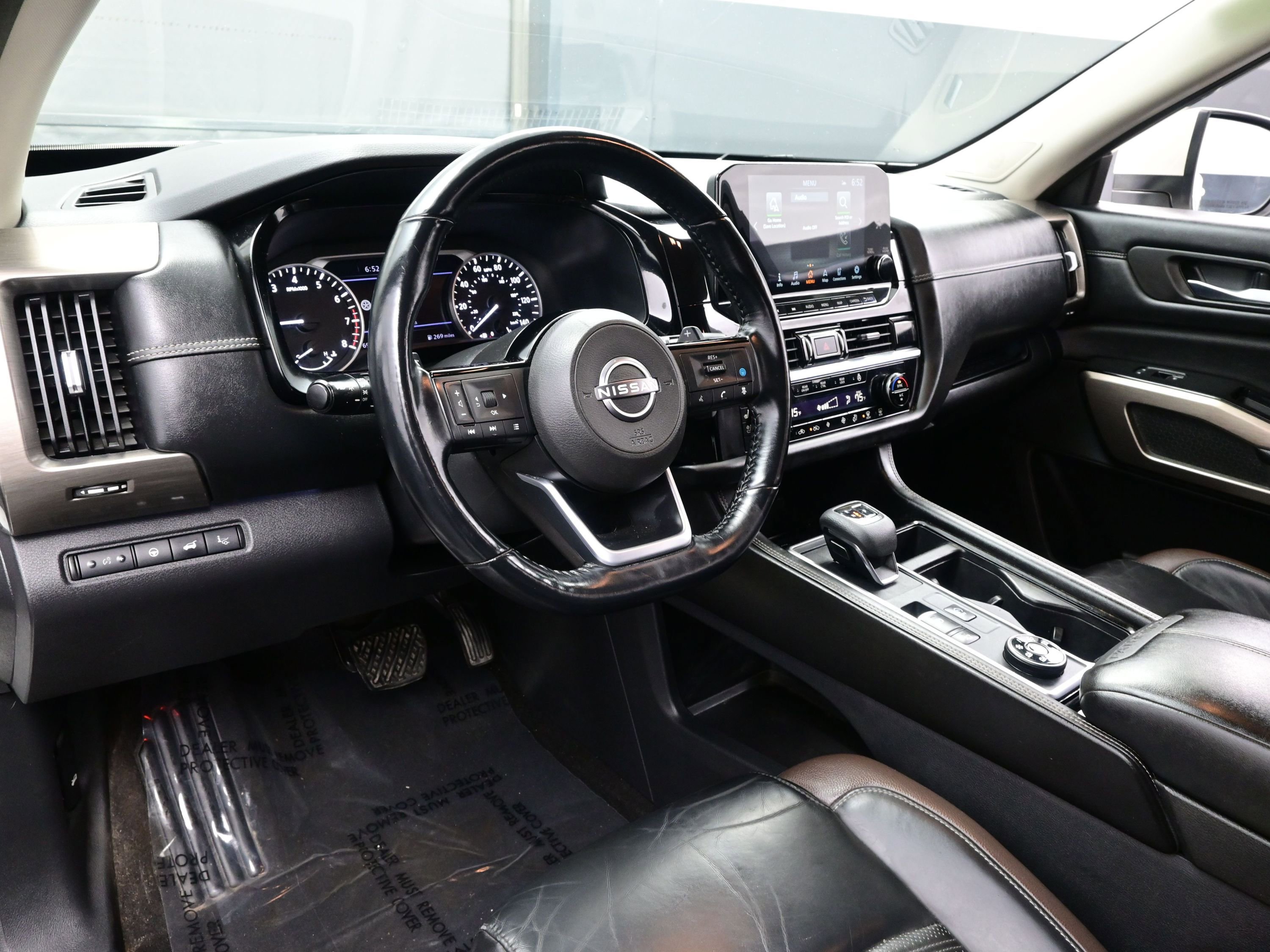 Used 2022 Nissan Pathfinder Platinum w/ Cargo Package image 13