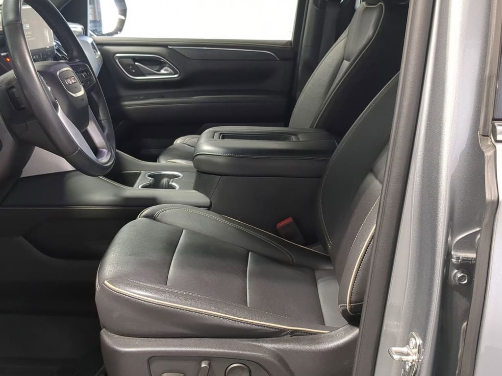 Used 2023 GMC Yukon XL SLT w/ SLT Premium Package image 16