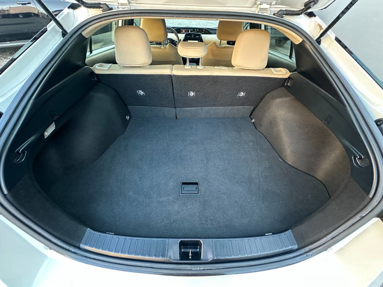 Used 2021 Toyota Prius LE image 6