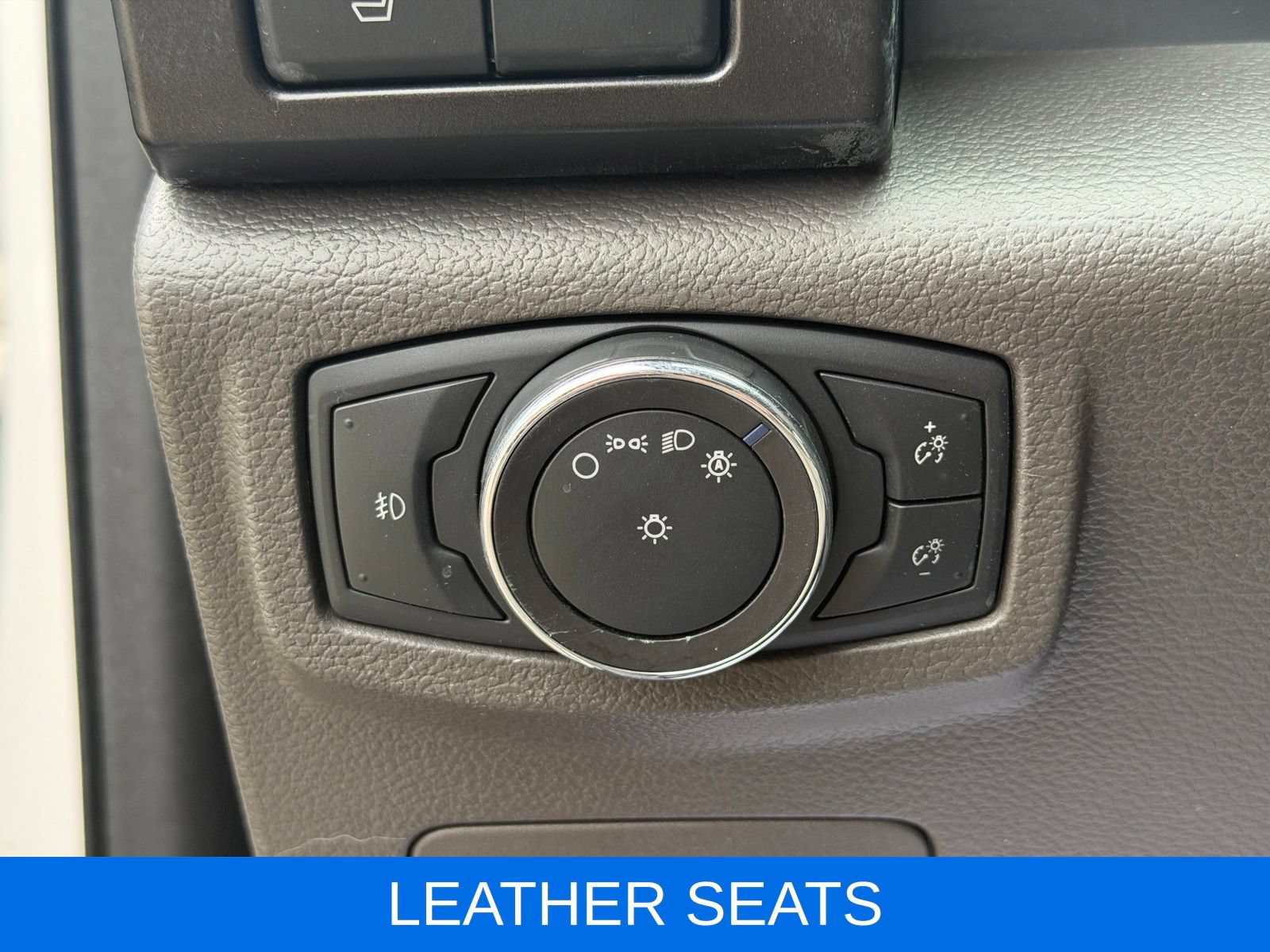 Used 2018 Ford Expedition Limited w/ Equipment Group 301A AWD/4WD image 18