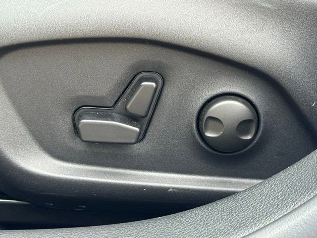 Certified 2025 Jeep Compass Limited image 11