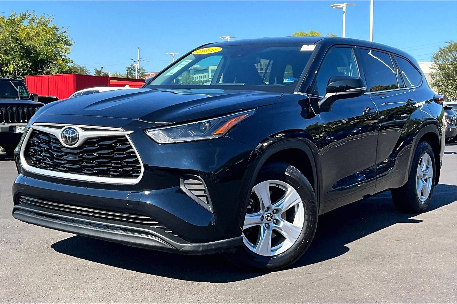 Used 2021 Toyota Highlander L AWD/4WD image 1