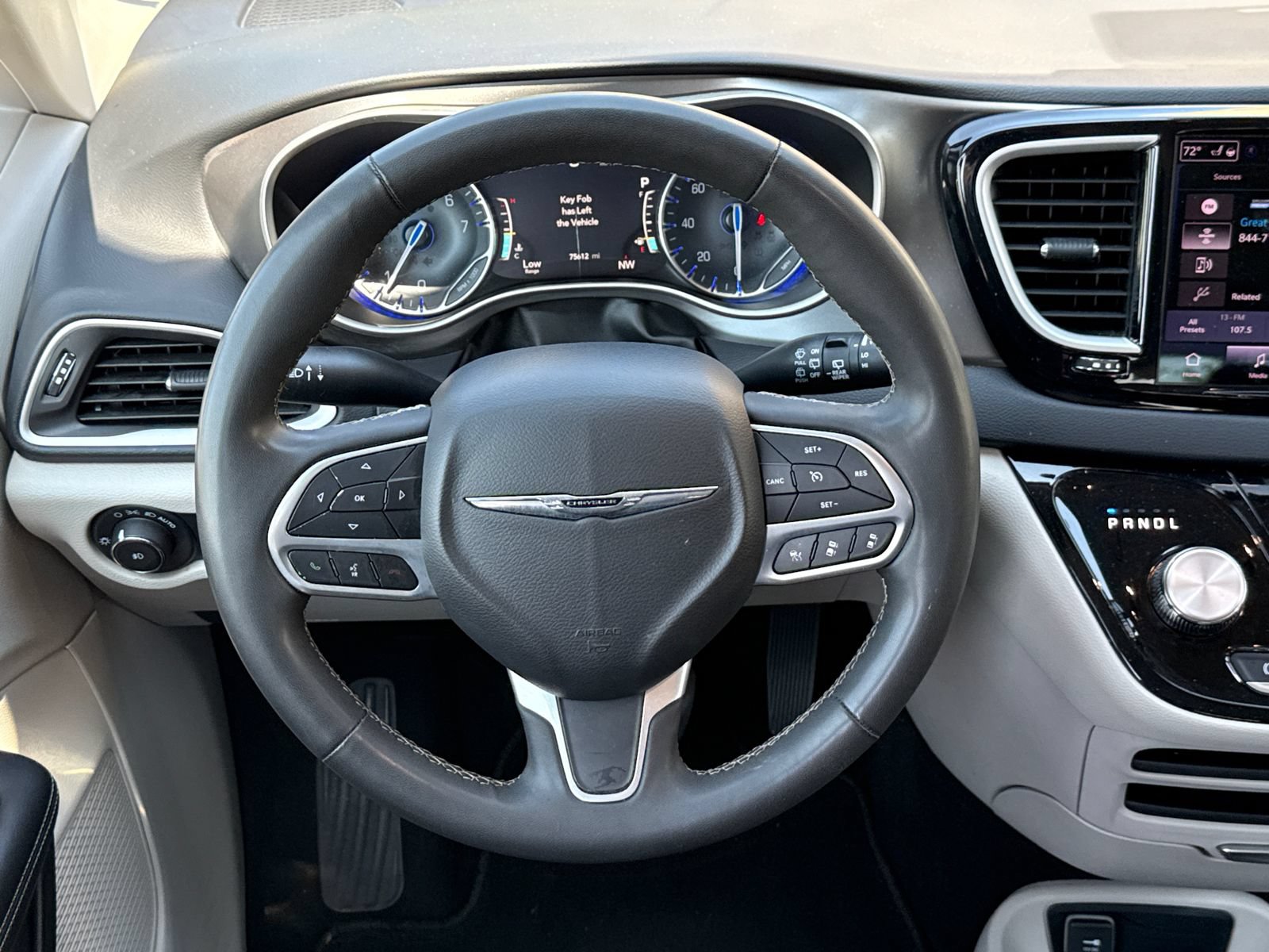 Used 2023 Chrysler Pacifica Touring-L FWD image 23