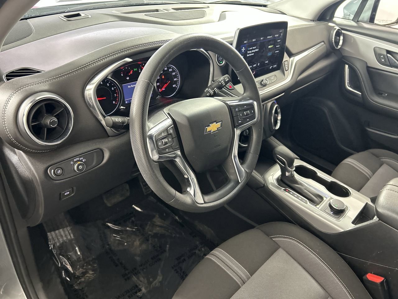 Used 2025 Chevrolet Blazer LT FWD image 11