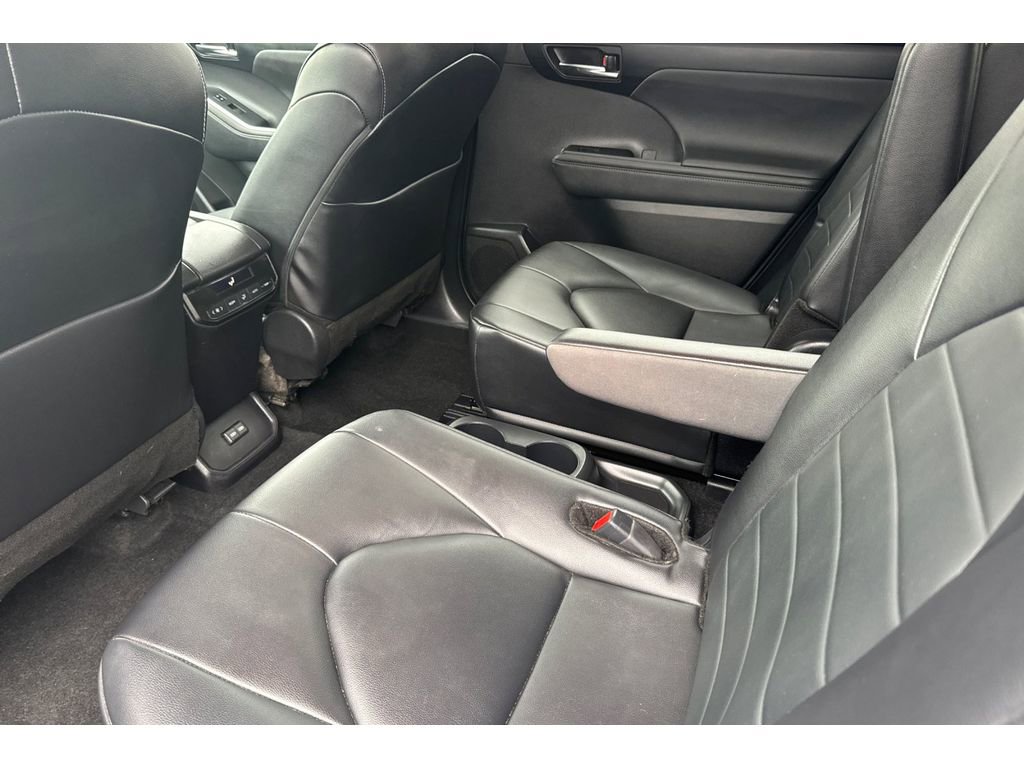Used 2024 Toyota Highlander XLE image 14