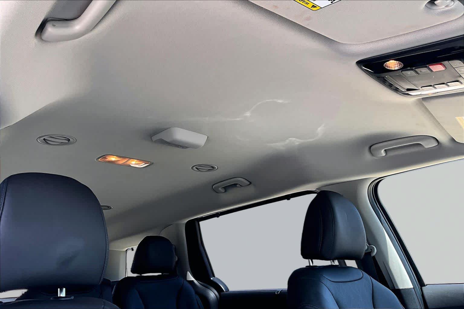 Used 2026 Kia Carnival EX FWD image 13