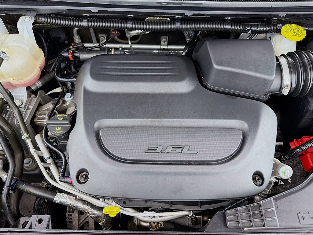 Used 2023 Chrysler Pacifica Touring-L AWD/4WD image 18
