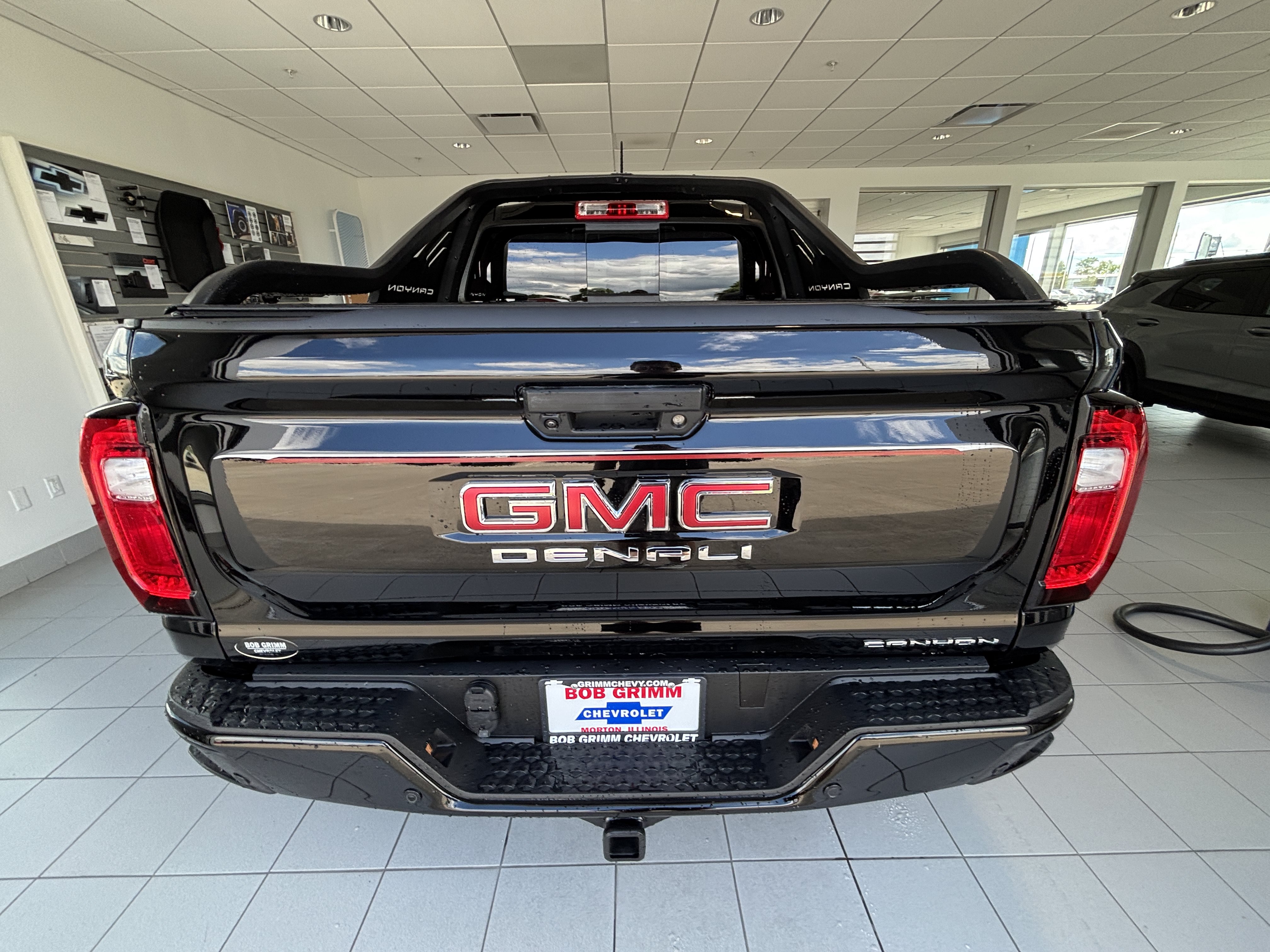 Used 2025 GMC Canyon Denali AWD/4WD image 8