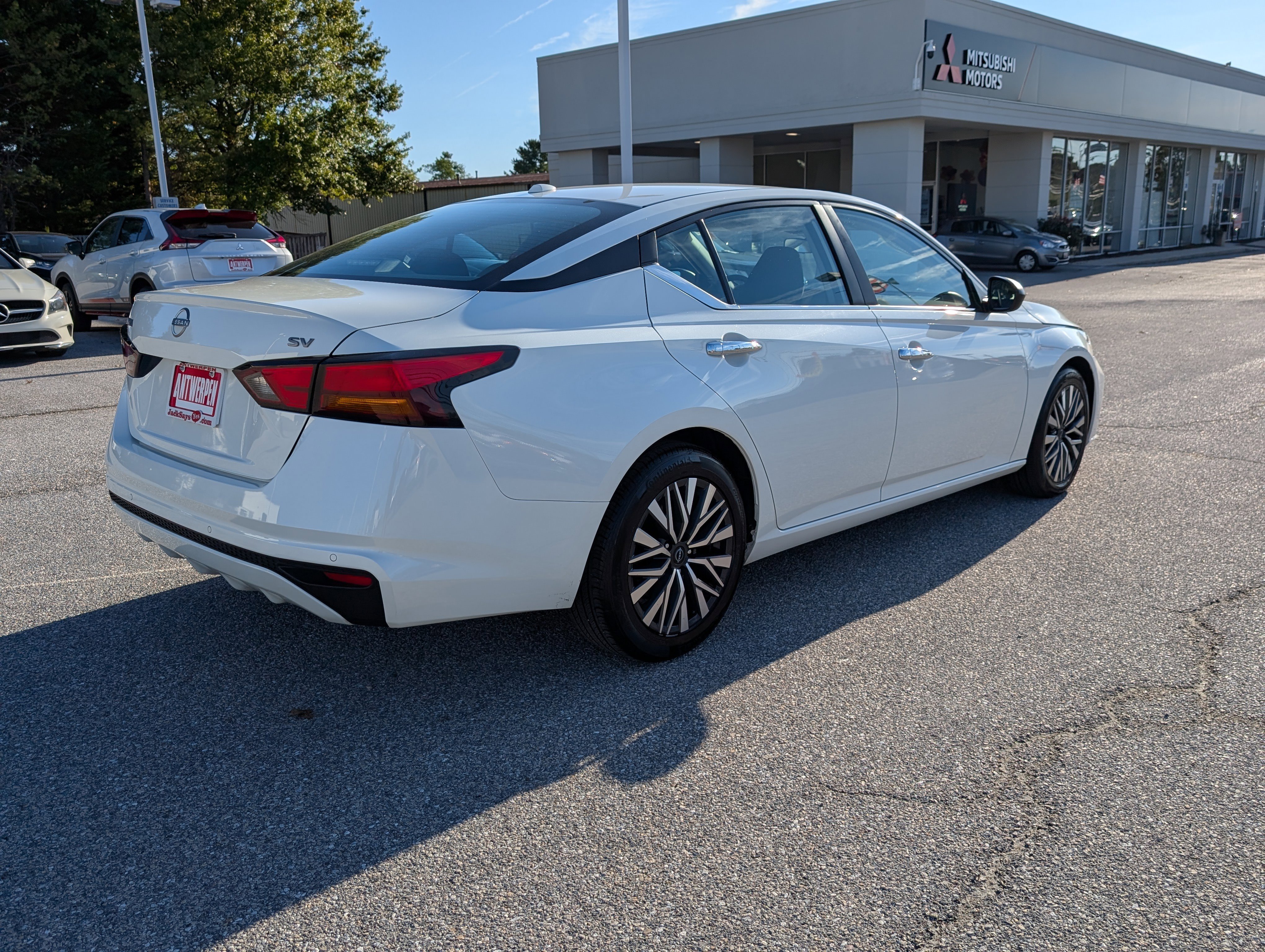 Used 2024 Nissan Altima 2.5 SV image 3