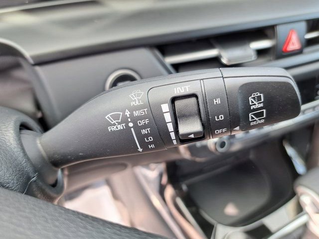 Used 2025 Kia Seltos SX w/ SX Sunroof Package image 12