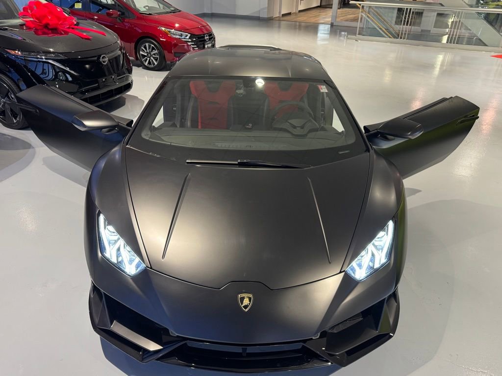Used 2020 Lamborghini Huracan EVO image 9