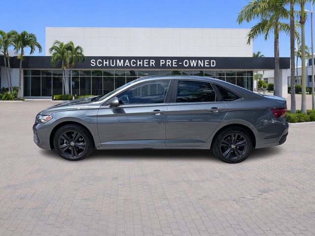 Used 2023 Volkswagen Jetta SE w/ Panoramic Sunroof Package image 4