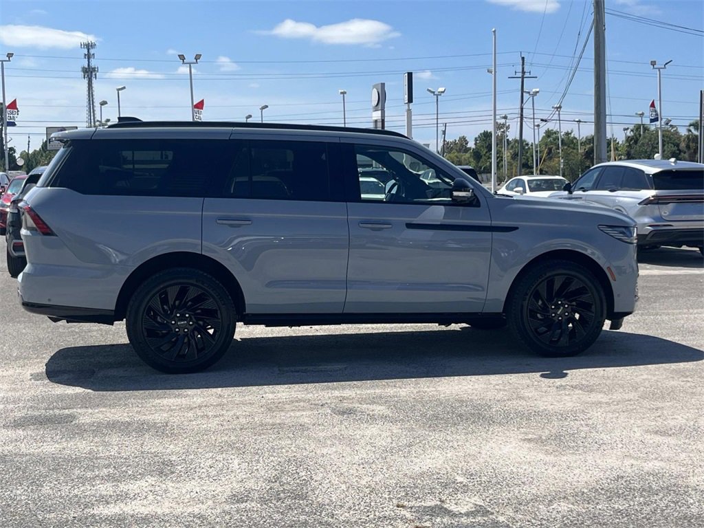 New 2025 Lincoln Navigator Reserve w/ Jet Appearance Package image 6