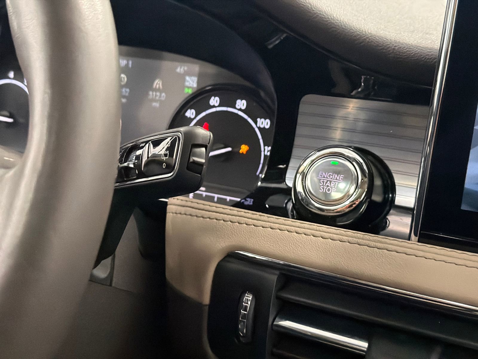 Used 2022 Lincoln Corsair AWD w/ Premium Package image 29