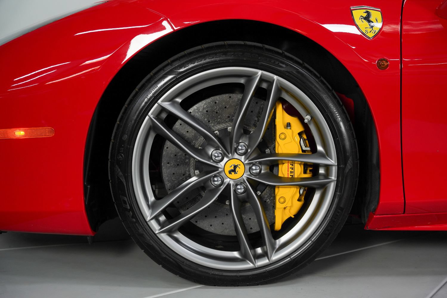 Used 2017 Ferrari 488 GTB RWD image 16