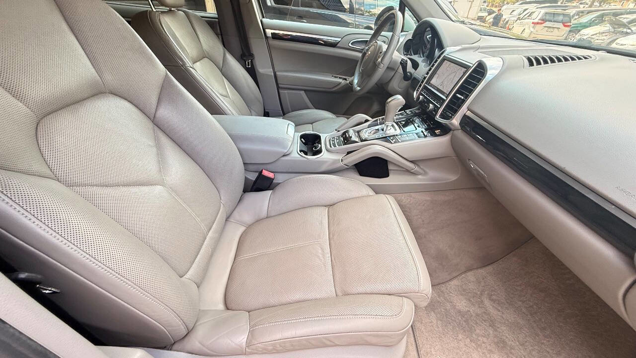 Used 2011 Porsche Cayenne S image 79