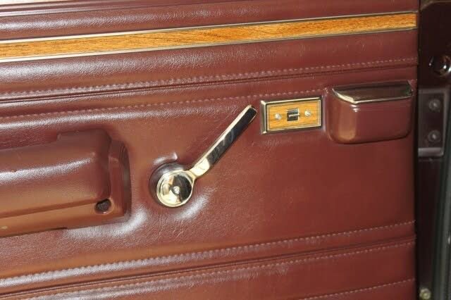 Used 1989 Jeep Grand Wagoneer image 90