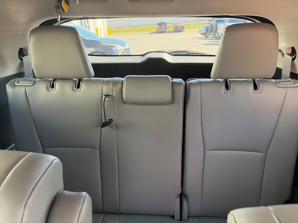 Used 2022 Toyota Highlander XLE image 11