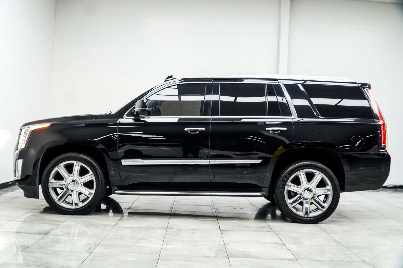 Used 2020 Cadillac Escalade Luxury RWD image 10