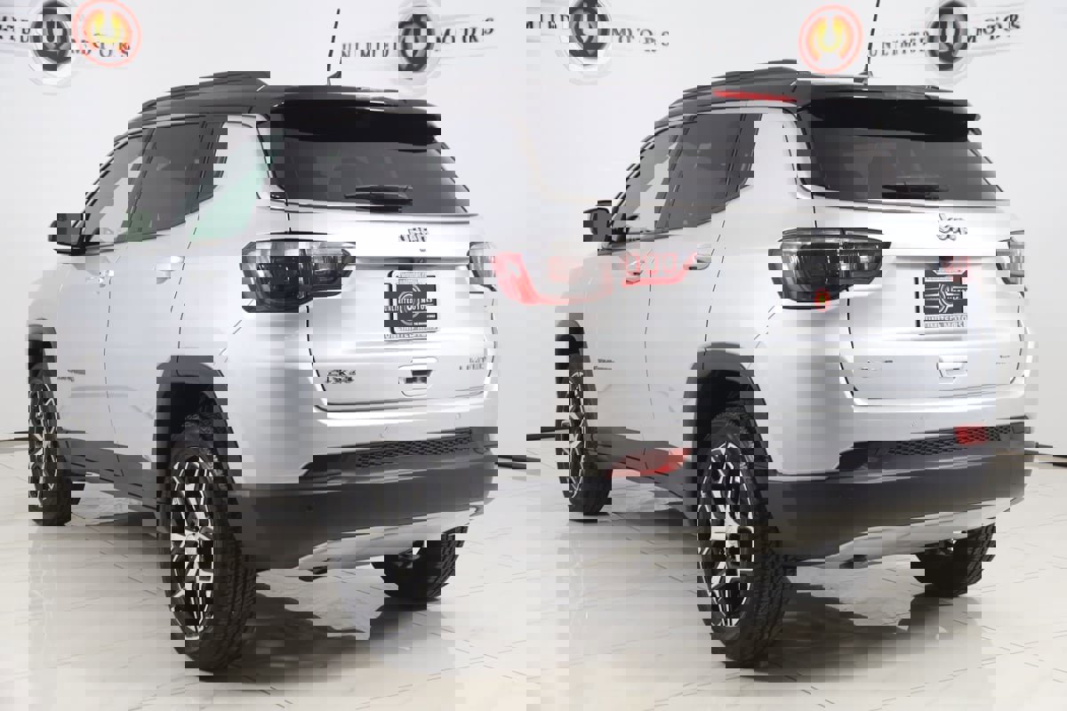 Used 2024 Jeep Compass Limited image 4