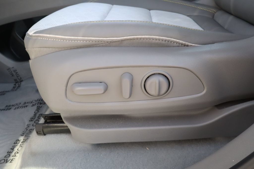Used 2023 Chevrolet Bolt EUV Premier w/ Super Cruise Package FWD image 22
