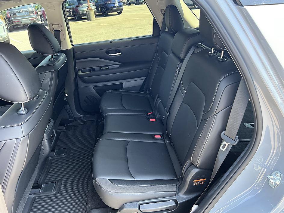Certified 2025 Nissan Pathfinder SL FWD image 14