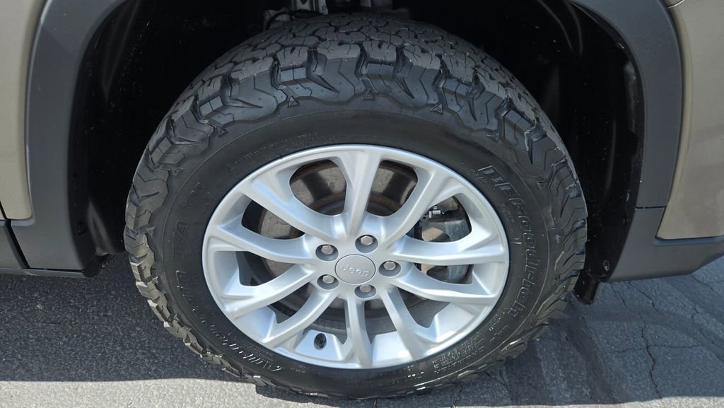 Used 2020 Jeep Cherokee Latitude image 9