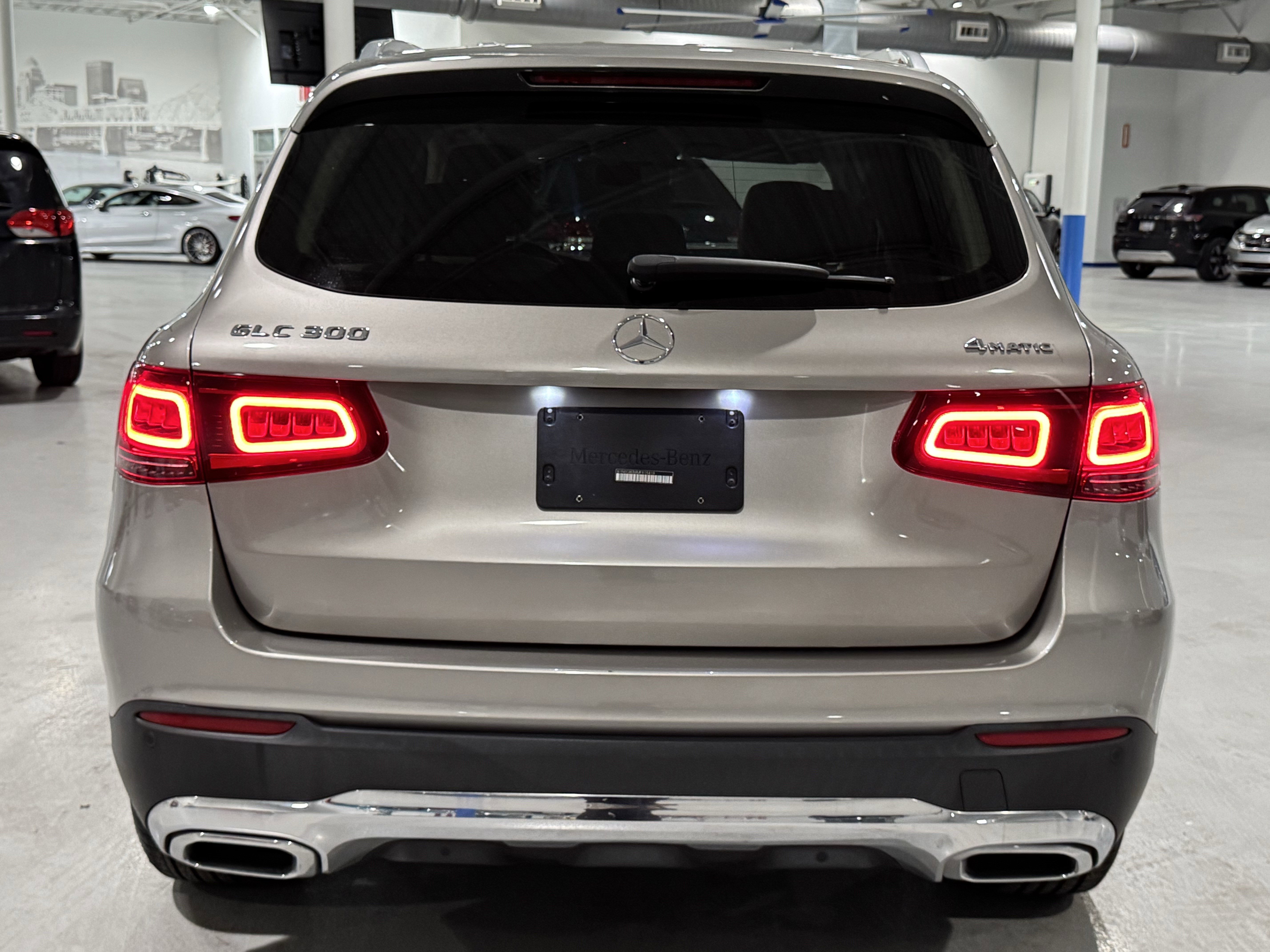 Used 2021 Mercedes-Benz GLC 300 4MATIC w/ Premium Package image 18