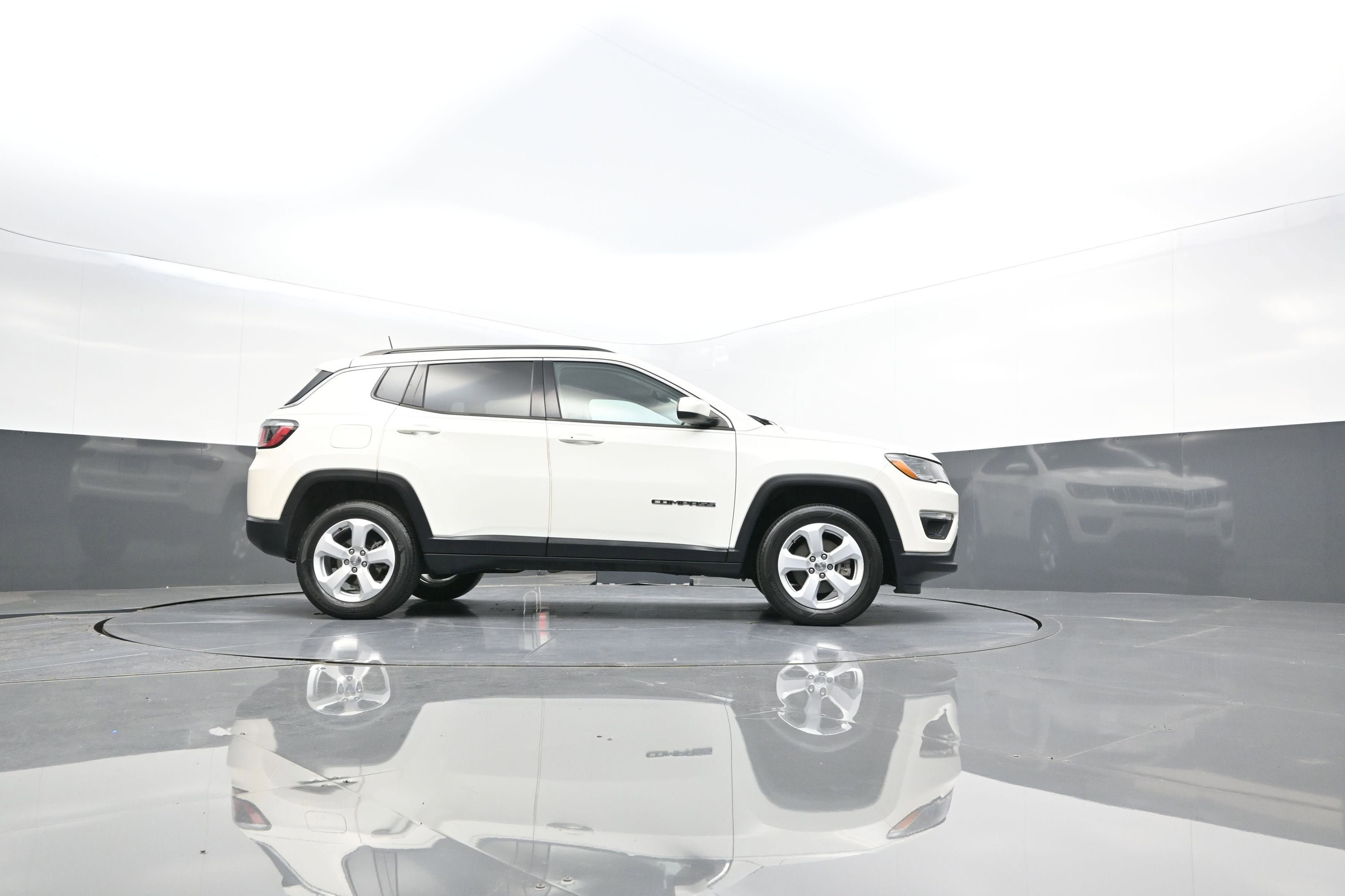 Used 2020 Jeep Compass Latitude w/ Cold Weather Group AWD/4WD image 43