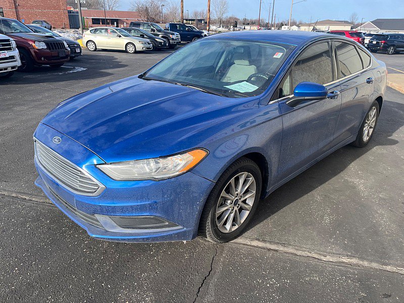 Used 2017 Ford Fusion SE w/ Fusion SE Technology Package image 3
