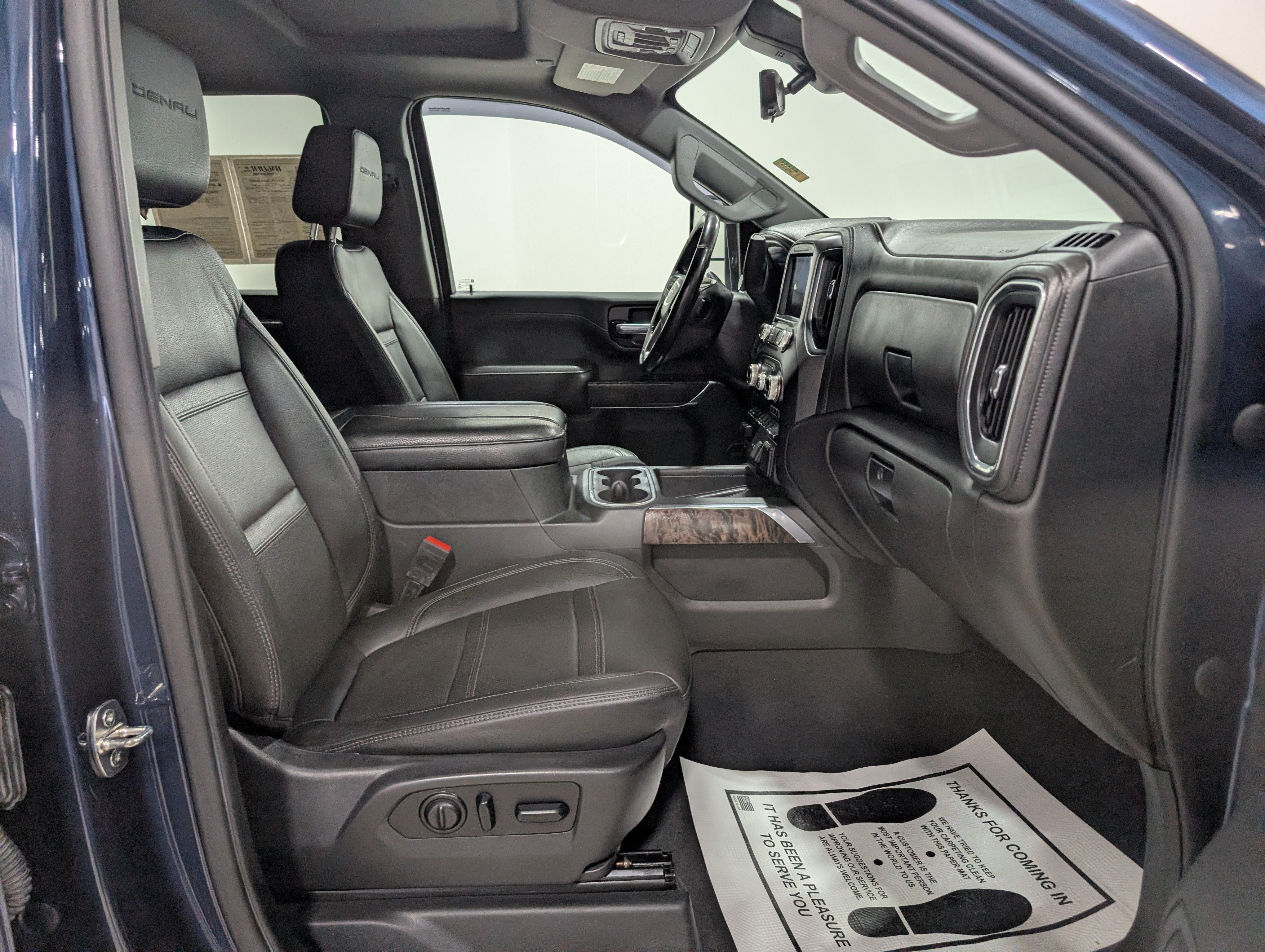 Used 2023 GMC Sierra 2500 Denali w/ Denali Ultimate Package AWD/4WD image 19