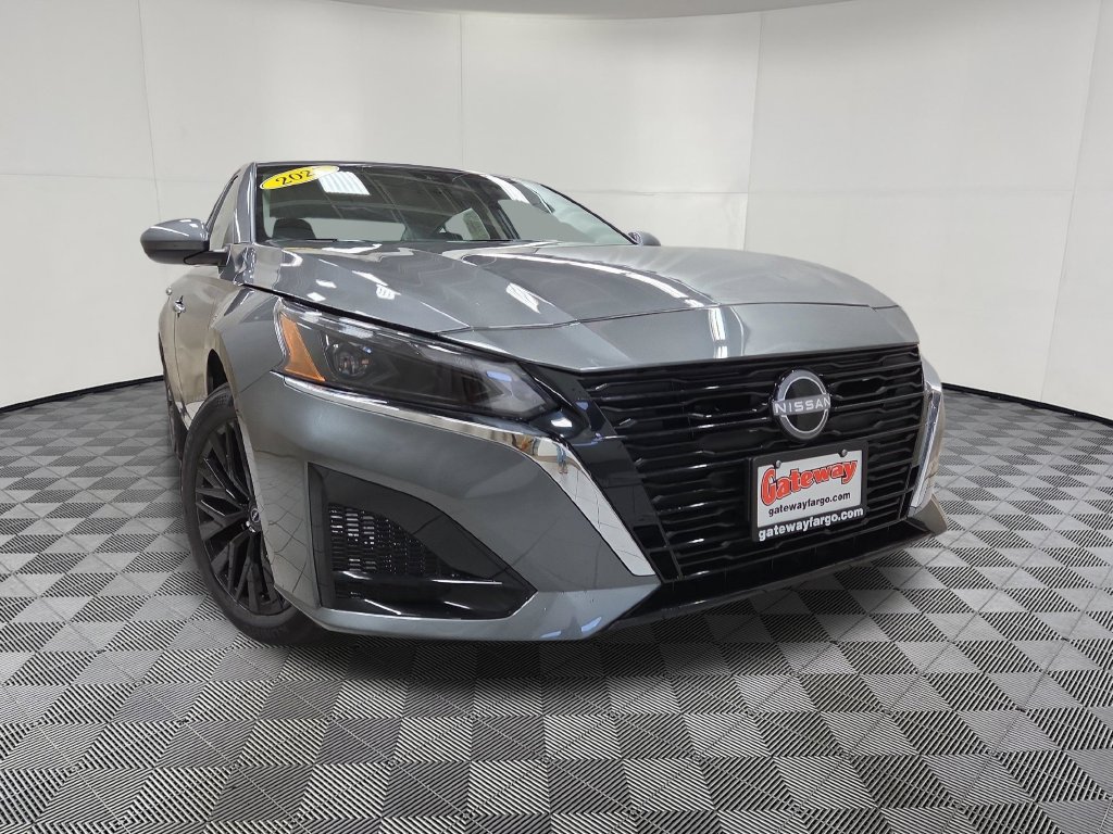 Used 2025 Nissan Altima 2.5 SV w/ SV Special Edition Package AWD/4WD image 2